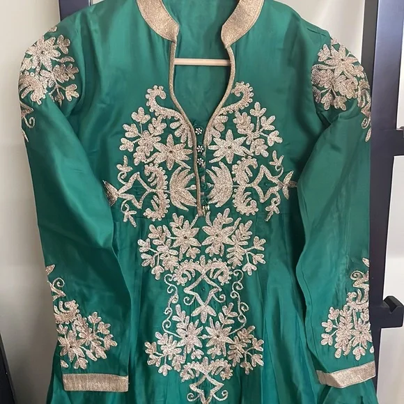 Gorgeous Emerald Green Anarkali kurta - Picture 7 of 7